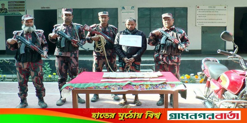 ৩৭ হাজার ডলার ও ১৭ লাখ টাকাসহ হুন্ডি ব্যবসায়ী আটক ৩৭ হাজার ডলার ও ১৭ লাখ টাকাসহ হুন্ডি ব্যবসায়ী আটক