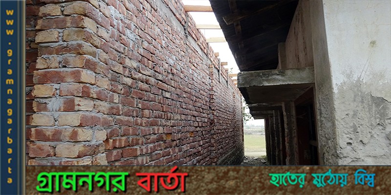 বাগেরহাটে স্কুলের জমিতে পাকা ইমারাত নির্মাণ, ক্ষুব্ধ অভিভাবক বাগেরহাটে স্কুলের জমিতে পাকা ইমারাত নির্মাণ, ক্ষুব্ধ অভিভাবক