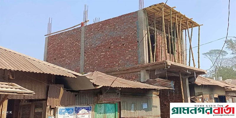 কালকিনিতে সরকারি জমি দখল করে দোকান নির্মাণ কালকিনিতে সরকারি জমি দখল করে দোকান নির্মাণ