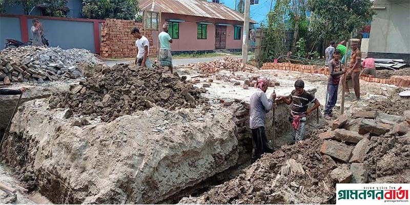 বাগেরহাটে জমি বিক্রির প্রস্তাবে রাজি না হওয়ায়, জোরপূর্বক দখল বাগেরহাটে জমি বিক্রির প্রস্তাবে রাজি না হওয়ায়, জোরপূর্বক দখল
