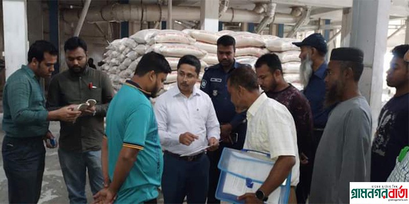 নন্দীগ্রামে প্লাস্টিক বস্তা ব্যবহার করায় ৫০ হাজার টাকা জরিমানা নন্দীগ্রামে প্লাস্টিক বস্তা ব্যবহার করায় ৫০ হাজার টাকা জরিমানা