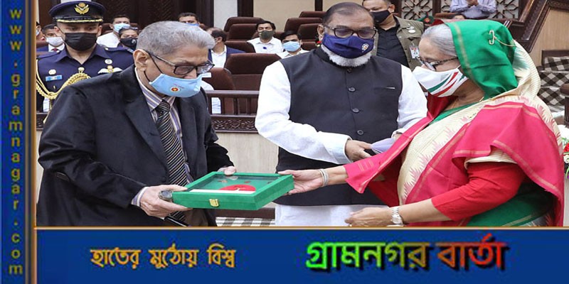 স্বাধীনতা পুরস্কার প্রদান করলেন প্রধানমন্ত্রী স্বাধীনতা পুরস্কার প্রদান করলেন প্রধানমন্ত্রী