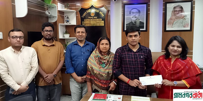 মেডিক্যালে চান্স পাওয়া শিপনের পাশে ইউএনও মেডিক্যালে চান্স পাওয়া শিপনের পাশে ইউএনও