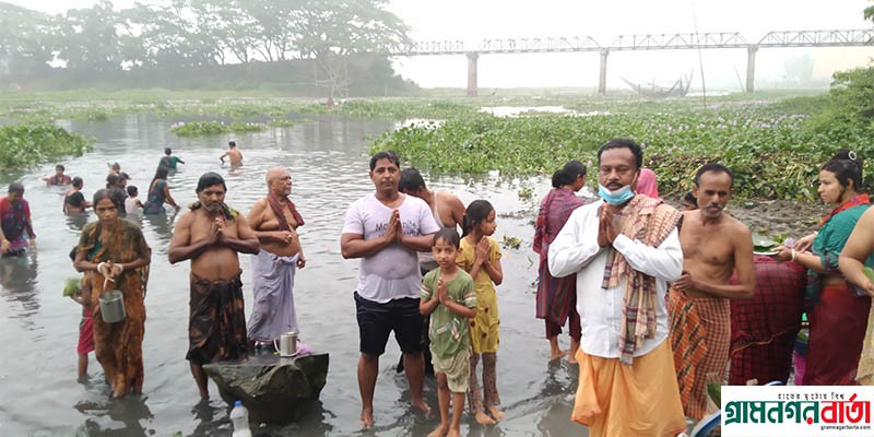মুন্সিগঞ্জ সিরাজদিখানে গঙ্গা স্নান ও মেলা অনুষ্ঠিত মুন্সিগঞ্জ সিরাজদিখানে গঙ্গা স্নান ও মেলা অনুষ্ঠিত