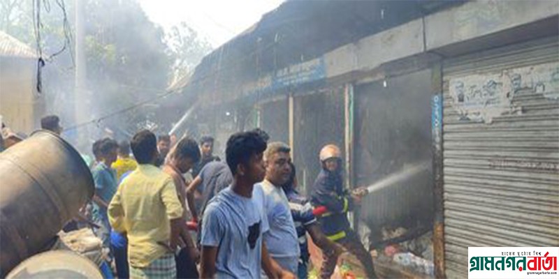 শ্রীনগরের ভাগ্যকুল বাজারে অগ্নিকান্ডে ৫টি দোকান ক্ষতিগ্রস্থ শ্রীনগরের ভাগ্যকুল বাজারে অগ্নিকান্ডে ৫টি দোকান ক্ষতিগ্রস্থ