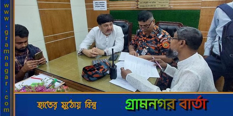 ‘ঝুঁকিপূর্ণ’ গাউছিয়া পরিদর্শনে ফায়ার সার্ভিস ‘ঝুঁকিপূর্ণ’ গাউছিয়া পরিদর্শনে ফায়ার সার্ভিস