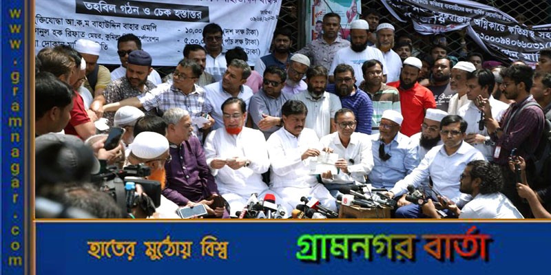বঙ্গবাজারের ব্যবসায়ীদের একদিনের বেতন দিলো ভোক্তা অধিদপ্তর বঙ্গবাজারের ব্যবসায়ীদের একদিনের বেতন দিলো ভোক্তা অধিদপ্তর