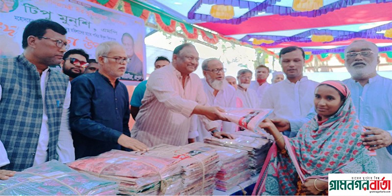কাউনিয়ায় ঈদ উপহার বিতরণ করলেন বাণিজ্য মন্ত্রী টিপু মুনশি কাউনিয়ায় ঈদ উপহার বিতরণ করলেন বাণিজ্য মন্ত্রী টিপু মুনশি