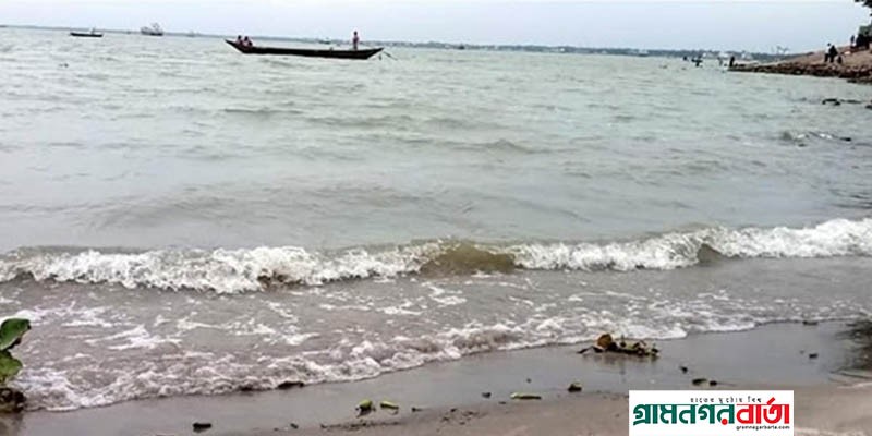 ধেয়ে আসা মোখার প্রভাবে উত্তাল চাঁদপুরের পদ্মা-মেঘনা ধেয়ে আসা মোখার প্রভাবে উত্তাল চাঁদপুরের পদ্মা-মেঘনা