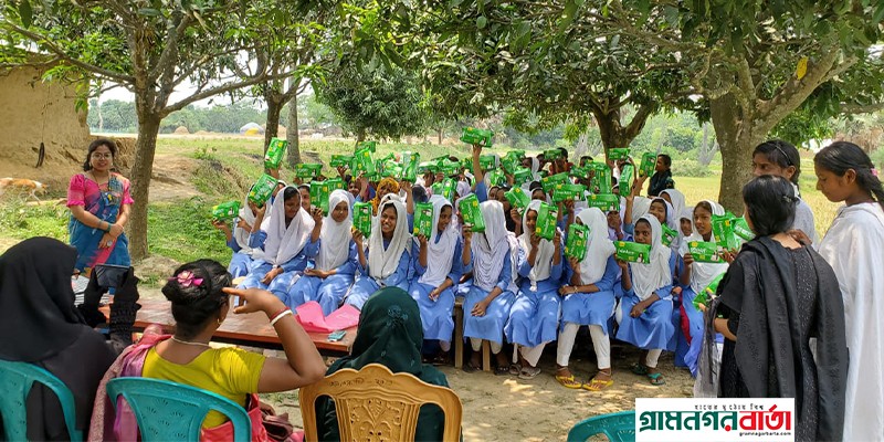 পিরিয়ডকালীন সুরক্ষা নিশ্চিতে আদিবাসী ছাত্রীদের মাঝে প্যাড বিতরণ করল সেভিয়র ফাউন্ডেশন পিরিয়ডকালীন সুরক্ষা নিশ্চিতে আদিবাসী ছাত্রীদের মাঝে প্যাড বিতরণ করল সেভিয়র ফাউন্ডেশন