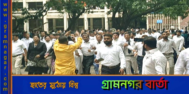 আদালতে আইনজীবীদের মধ্যে হট্টগোল, বিএনপিপন্থি ২৮ আইনজীবীর নাম উল্লেখ করে জিডি আদালতে আইনজীবীদের মধ্যে হট্টগোল, বিএনপিপন্থি ২৮ আইনজীবীর নাম উল্লেখ করে জিডি
