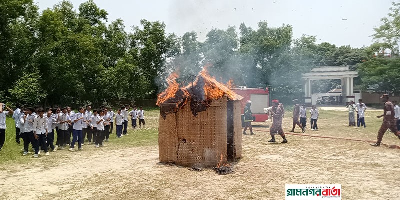 লৌহজংয়ে ফায়ার সার্ভিস ও সিভিল ডিফেন্সের বিশেষ মহড়া লৌহজংয়ে ফায়ার সার্ভিস ও সিভিল ডিফেন্সের বিশেষ মহড়া