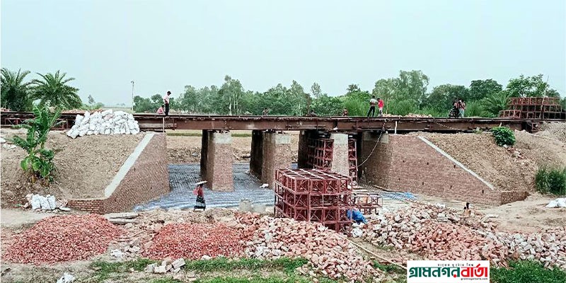 রাতের অন্ধকারে ভয়ংকর সান্তাহারে নির্মাণাধীন রেল সেতু রাতের অন্ধকারে ভয়ংকর সান্তাহারে নির্মাণাধীন রেল সেতু