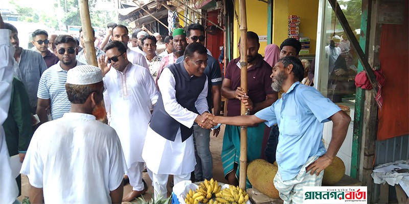সিরাজদিখানে সরকারের উন্নয়ন চিত্র তুলে ধরে গনসংযোগ করছেন কবির সিরাজদিখানে সরকারের উন্নয়ন চিত্র তুলে ধরে গনসংযোগ করছেন কবির