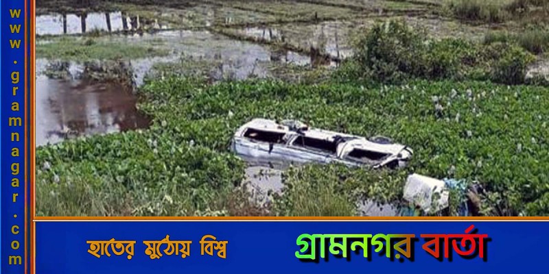 অটোরিকশায় মাইক্রোবাসের ধাক্কা: নিহত বেড়ে ৭ অটোরিকশায় মাইক্রোবাসের ধাক্কা: নিহত বেড়ে ৭