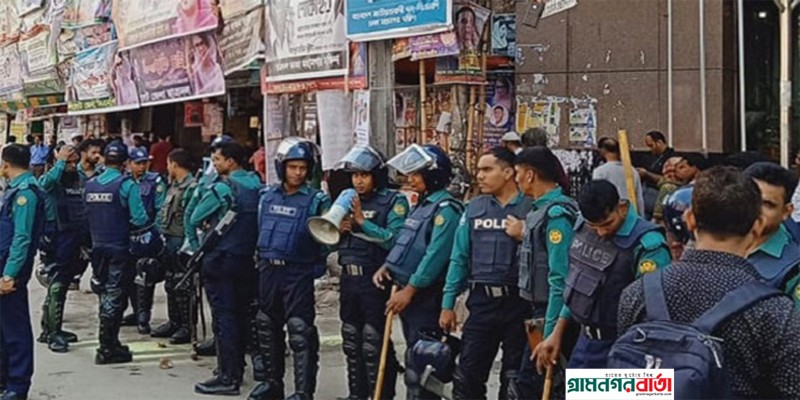 নয়াপল্টনে কঠোর অবস্থানে পুলিশ নয়াপল্টনে কঠোর অবস্থানে পুলিশ