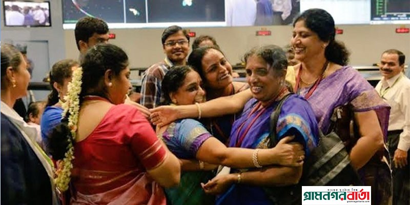 সাধারণের মলাটে অসাধারণ তারা সাধারণের মলাটে অসাধারণ তারা
