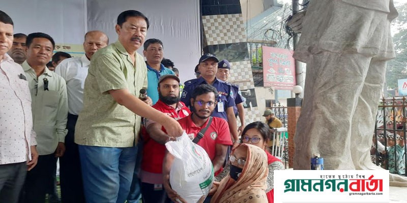 বান্দরবানে সহস্রাধিক বন্যার্ত পরিবারের মাঝে ত্রাণসামগ্রী দিলেন পার্বত্য মন্ত্রী বান্দরবানে সহস্রাধিক বন্যার্ত পরিবারের মাঝে ত্রাণসামগ্রী দিলেন পার্বত্য মন্ত্রী