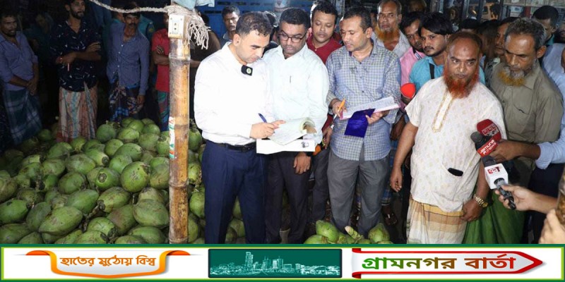 গভীর রাতে ডাবের আড়তে বিশেষ অভিযান গভীর রাতে ডাবের আড়তে বিশেষ অভিযান