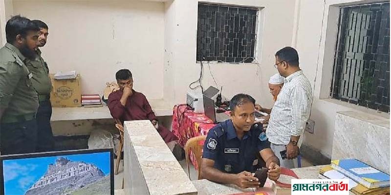 মাদারীপুরের শিবচরে অগ্রনী ব্যাংকে ৩ যুবকের ঢোকার চেষ্টা মাদারীপুরের শিবচরে অগ্রনী ব্যাংকে ৩ যুবকের ঢোকার চেষ্টা