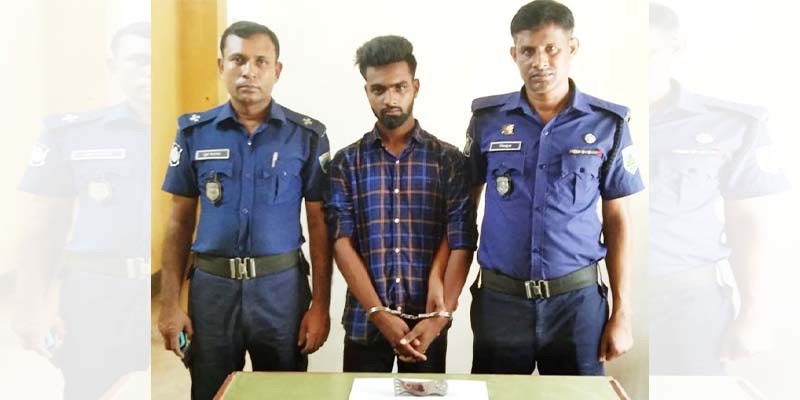 বগুড়ায় বার্মিজ চাকুসহ যুবক গ্রেপ্তার বগুড়ায় বার্মিজ চাকুসহ যুবক গ্রেপ্তার