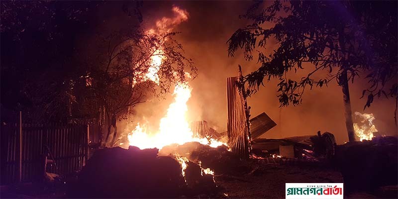 মুন্সিগঞ্জে প্লাস্টিক কারখানায় আগুন মুন্সিগঞ্জে প্লাস্টিক কারখানায় আগুন
