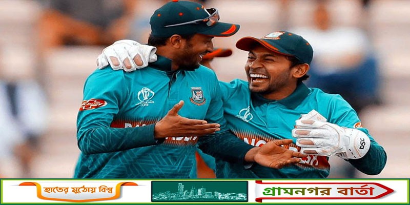 মুশফিকের সঙ্গে ঢাকায় এলেন সাকিবও মুশফিকের সঙ্গে ঢাকায় এলেন সাকিবও