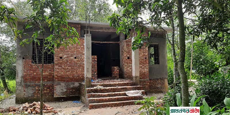 নিন্মমানের উপকরণ দিয়ে কমিউনিটি ক্লিনিক তৈরী নিন্মমানের উপকরণ দিয়ে কমিউনিটি ক্লিনিক তৈরী