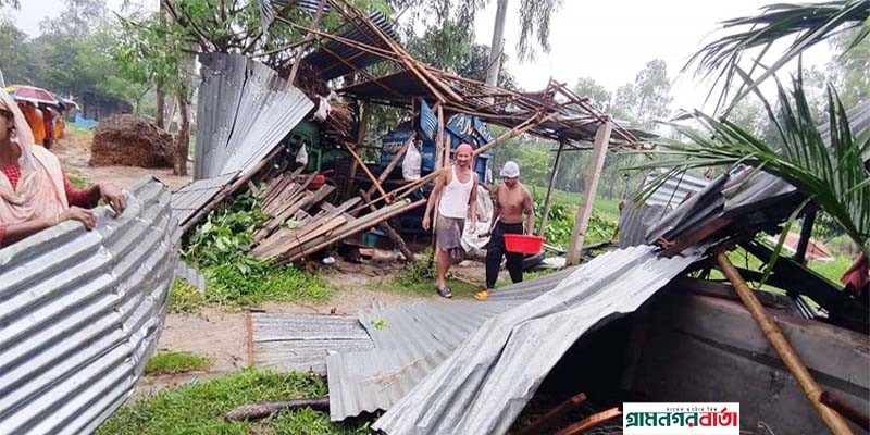 দিনাজপুরে ঘূর্ণিঝড়ে ব্যাপক ক্ষয়ক্ষতি দিনাজপুরে ঘূর্ণিঝড়ে ব্যাপক ক্ষয়ক্ষতি