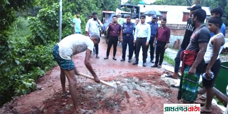 মুন্সীগঞ্জে সড়ক থেকে ড্রেজার পাইপ উচ্ছেদ মুন্সীগঞ্জে সড়ক থেকে ড্রেজার পাইপ উচ্ছেদ