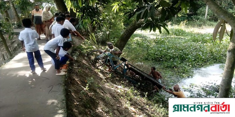 টঙ্গীবাড়িতে রাস্তা তো নয় যেন মরণ ফাঁদ! টঙ্গীবাড়িতে রাস্তা তো নয় যেন মরণ ফাঁদ!