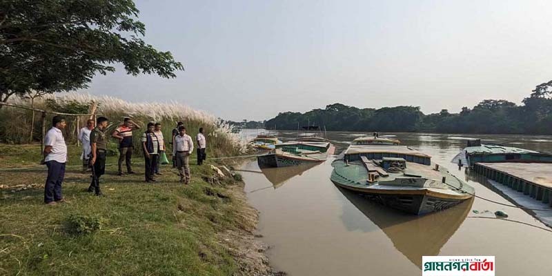 মাদারীপুরে অবৈধভাবে বালু উত্তোলন, ৭ জন আটক মাদারীপুরে অবৈধভাবে বালু উত্তোলন, ৭ জন আটক