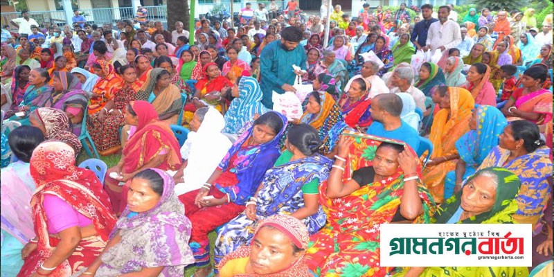শাজাহানপুরে সনাতন ধর্মাবলম্বীদের মাঝে উপজেলা চেয়ারম্যানের উপহার সামগ্রী বিতরণ শাজাহানপুরে সনাতন ধর্মাবলম্বীদের মাঝে উপজেলা চেয়ারম্যানের উপহার সামগ্রী বিতরণ