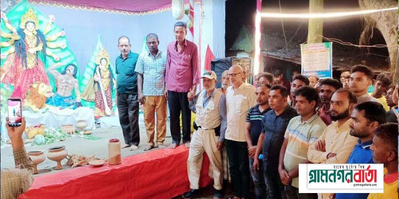 গাবতলীতে বিভিন্ন দূর্গাপুজা মন্ডপ পরিদর্শনে সাবেক এমপি লালু গাবতলীতে বিভিন্ন দূর্গাপুজা মন্ডপ পরিদর্শনে সাবেক এমপি লালু