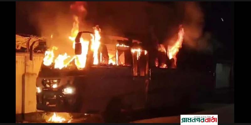 চট্টগ্রামের ভেল্লাপারায় বাসে আগুন চট্টগ্রামের ভেল্লাপারায় বাসে আগুন