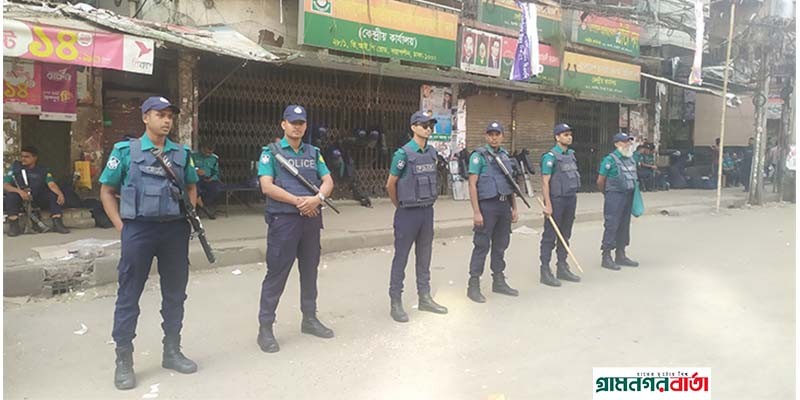 নয়াপল্টনে পুলিশের সতর্ক অবস্থানে পুলিশ নয়াপল্টনে পুলিশের সতর্ক অবস্থানে পুলিশ