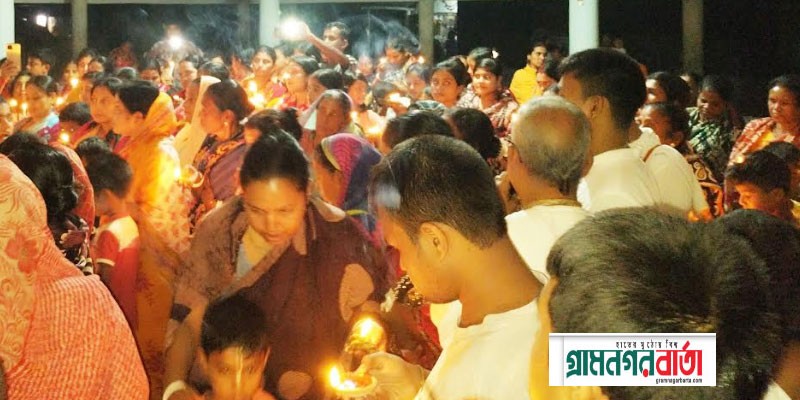 আদমদীঘিতে দামোদর উৎসব-প্রদীপ প্রজ্জ্বলন অনুষ্ঠিত আদমদীঘিতে দামোদর উৎসব-প্রদীপ প্রজ্জ্বলন অনুষ্ঠিত