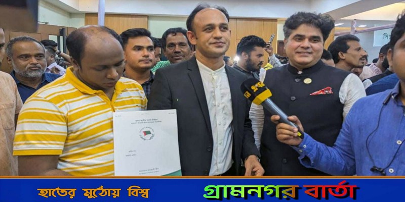 নৌকার মনোনয়নপত্র কিনলেন ব্যারিস্টার সুমন নৌকার মনোনয়নপত্র কিনলেন ব্যারিস্টার সুমন