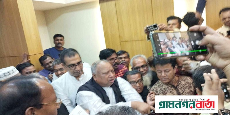 দলীয় মনোনয়ন ফরম জমা দিলেন শেখ হাসিনা দলীয় মনোনয়ন ফরম জমা দিলেন শেখ হাসিনা