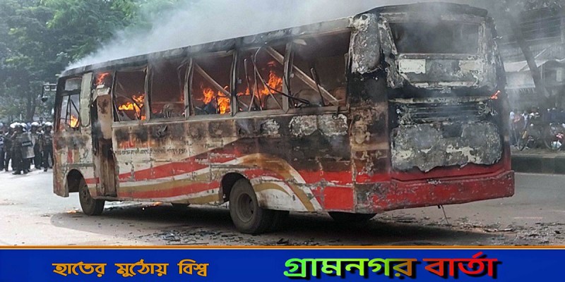 রাজধানীর বিজয়নগরে আজমেরি পরিবহনের বাসে আগুন রাজধানীর বিজয়নগরে আজমেরি পরিবহনের বাসে আগুন