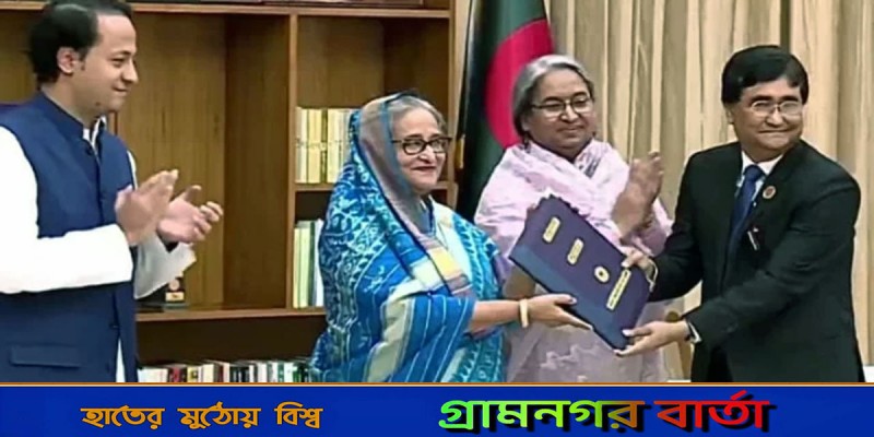 প্রধানমন্ত্রীর কাছে এইচএসসির ফল হস্তান্তর প্রধানমন্ত্রীর কাছে এইচএসসির ফল হস্তান্তর