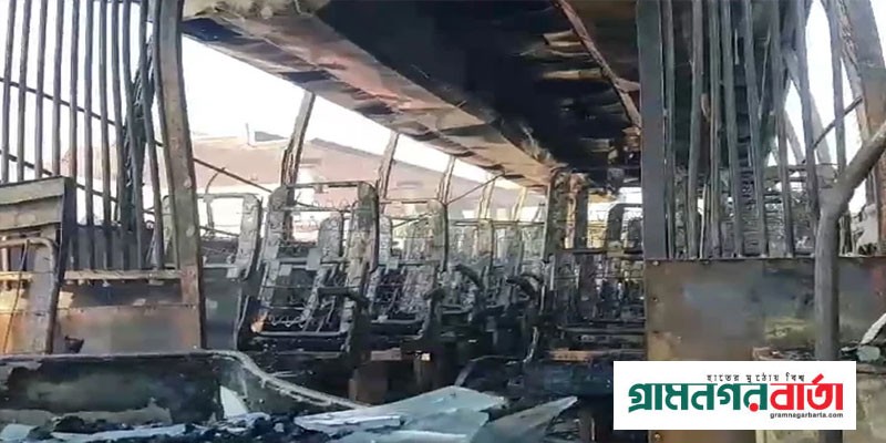 ফিলিং স্টেশনে দাঁড়িয়ে থাকা ৩ বাসে আগুন ফিলিং স্টেশনে দাঁড়িয়ে থাকা ৩ বাসে আগুন
