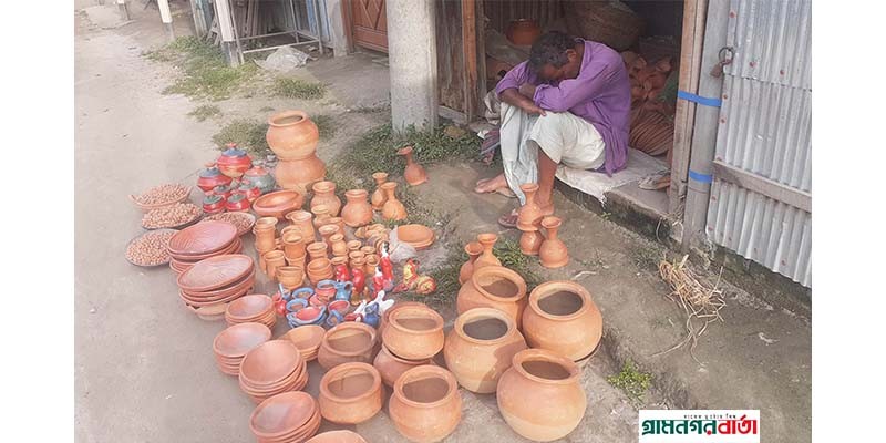 সরকারী সহযোগিতার অভাবে কাউনিয়ায় টেপামধুপুর ভায়ারহাটের কুমোরদের দুর্দিন সরকারী সহযোগিতার অভাবে কাউনিয়ায় টেপামধুপুর ভায়ারহাটের কুমোরদের দুর্দিন