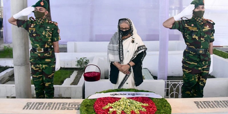 বনানী কবরস্থানে স্বজনদের কবর জিয়ারত করেছেন শেখ হাসিনা বনানী কবরস্থানে স্বজনদের কবর জিয়ারত করেছেন শেখ হাসিনা
