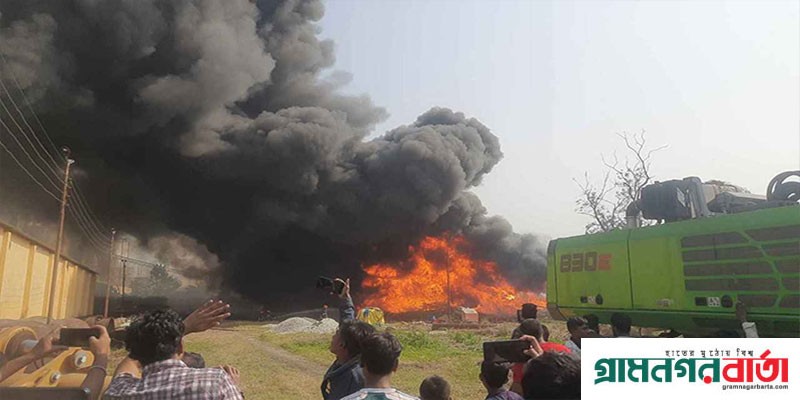 বিআইডব্লিউটিএ’র গুদামে আগুন বিআইডব্লিউটিএ’র গুদামে আগুন