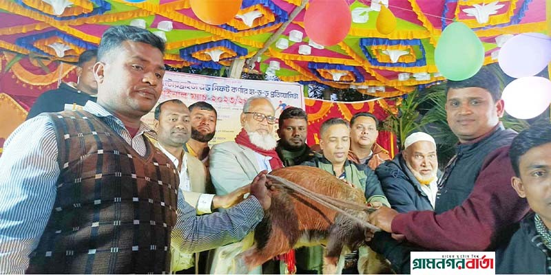 কাউনিয়ায় সিংহেরকুড়া একাদশ চ্যাম্পিয়ন হা-ডু-ডু প্রতিযোগিতার পুরস্কার বিতরণ কাউনিয়ায় সিংহেরকুড়া একাদশ চ্যাম্পিয়ন হা-ডু-ডু প্রতিযোগিতার পুরস্কার বিতরণ