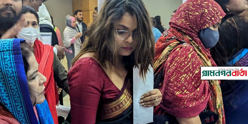 সংরক্ষিত আসনে মনোনয়ন ফরম কিনলেন শাওন সংরক্ষিত আসনে মনোনয়ন ফরম কিনলেন শাওন