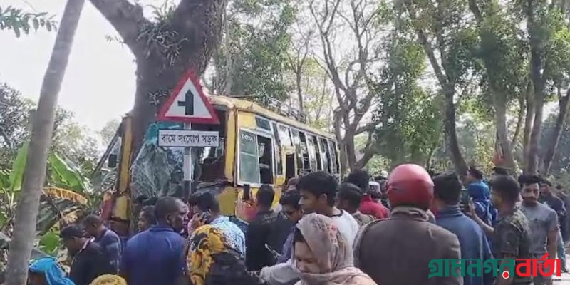 কালকিনিতে যাত্রীবাহী বাস নিয়ন্ত্রণ হারিয়ে আহত ১৫ কালকিনিতে যাত্রীবাহী বাস নিয়ন্ত্রণ হারিয়ে আহত ১৫