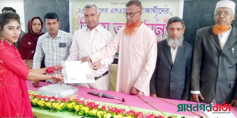 গাবতলীর কৃষ্ণচন্দ্রপুর হাইস্কুলে নবীন বরণ, বিদায় ও শিক্ষা উপকরন বিতরণ গাবতলীর কৃষ্ণচন্দ্রপুর হাইস্কুলে নবীন বরণ, বিদায় ও শিক্ষা উপকরন বিতরণ