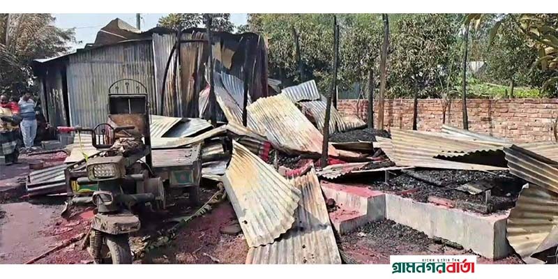 শিবচরে সিঁদুর তৈরি কারখানায় অগ্নিকান্ড, ২২ লাখ টাকার ক্ষতি শিবচরে সিঁদুর তৈরি কারখানায় অগ্নিকান্ড, ২২ লাখ টাকার ক্ষতি